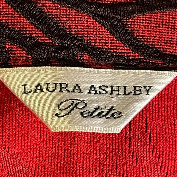 Red and black rose print jacket size PM - Picture 3 of 4